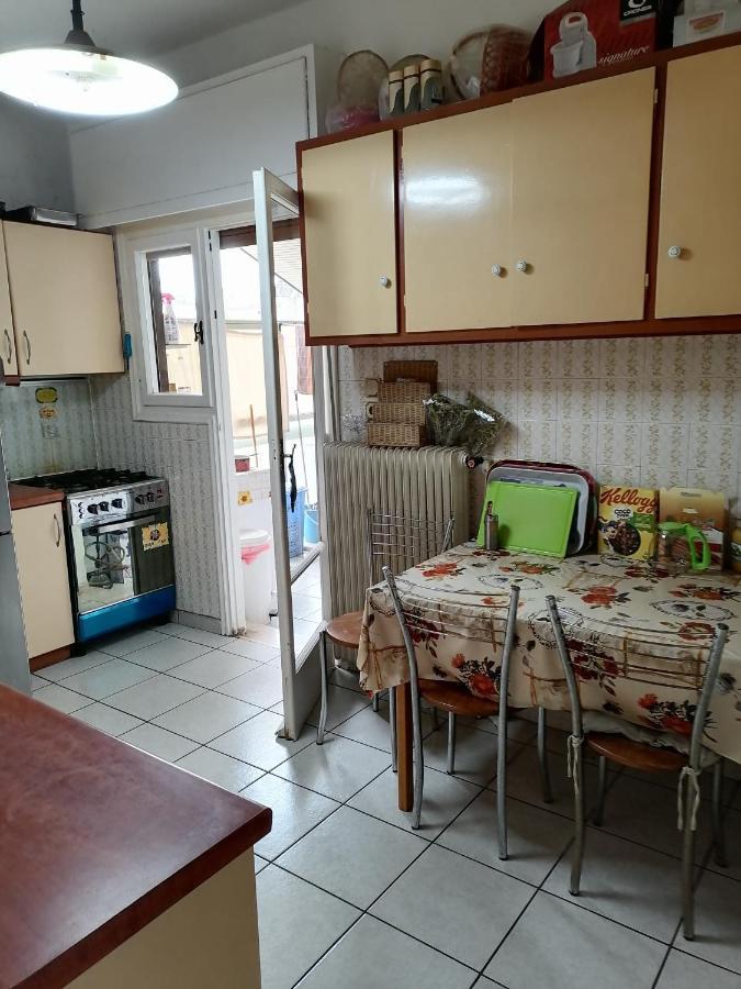 דירות אתונה Kомната Гостья מראה חיצוני תמונה